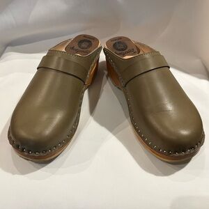 TROENTORP Sz 38 Olive Green Leather Wooden Soles Slip On Clogs